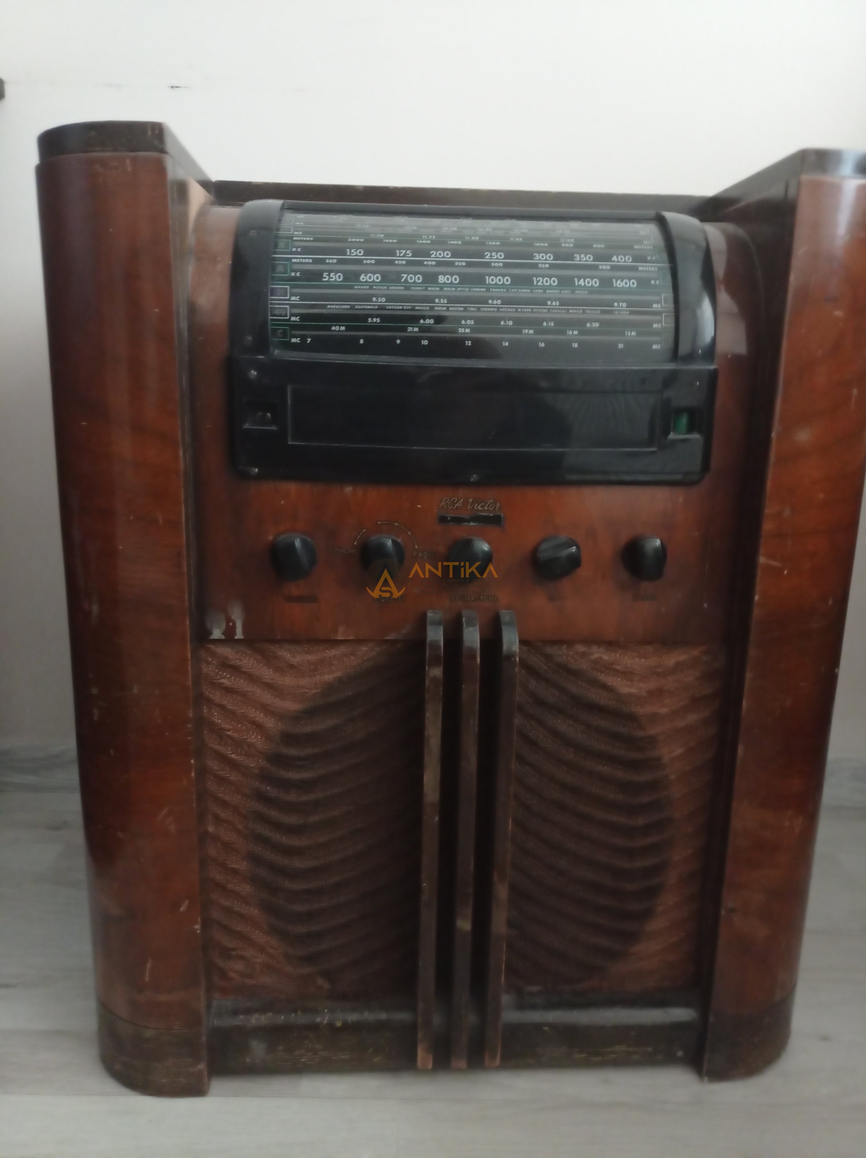 90 Yıllık Antika Radyo 