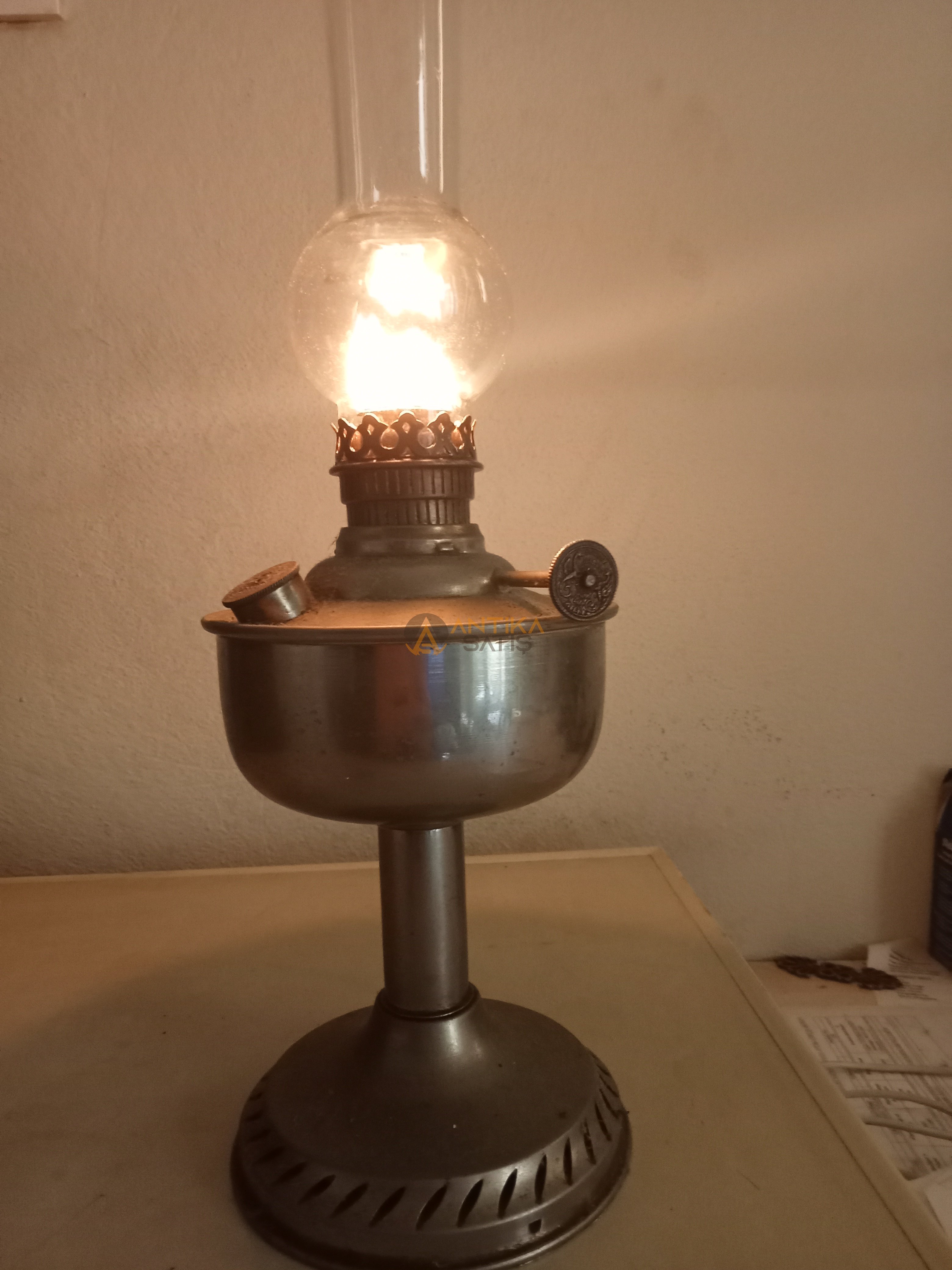 Alman Schutz marka antika yuvarlak fitilli (center draft) gaz lambası