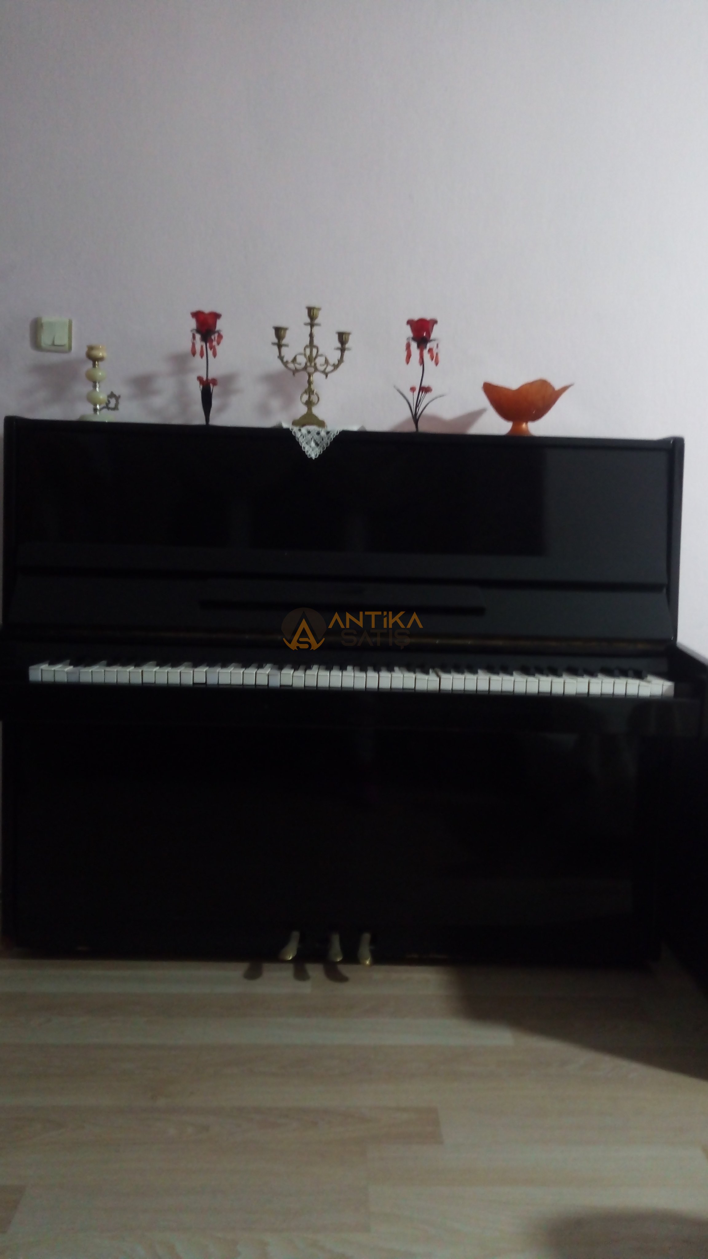 Antika Piyano