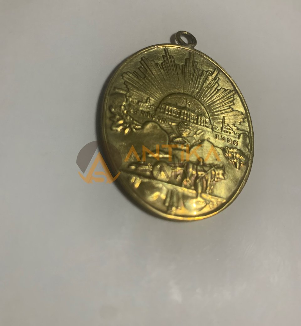 1926 yılında Mustafa Kemal Atatürk tarafından verilmiş İstiklal Madalyası