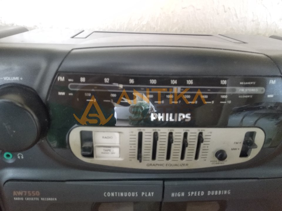 Philips marka 27 yıllık kaset çalar ve radyo